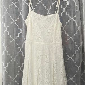 Adorable white lace mini dress size XS Hollister